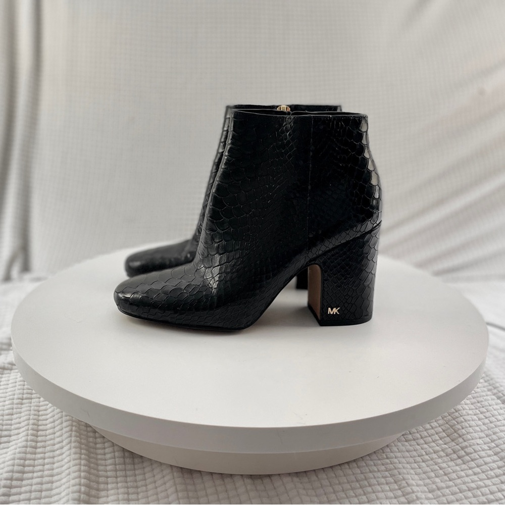 Michael Kors ankle boot croc effect 5 size.